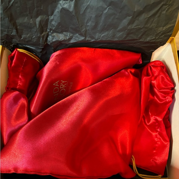 Stunning Amanda Gregory Hand Cobbled Black Stiletto Pump - Picture 8 of 11